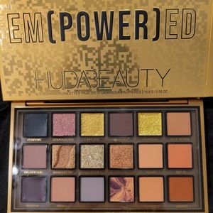 NIB Huda Beauty Em(power)ed eyeshadow palette